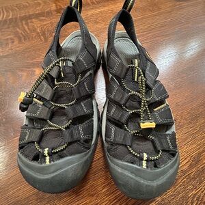 Keen Black and Yellow Adventure Sandals Men’s sz 10
